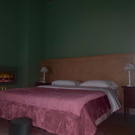 Boutique Hotel Palazzo Dei Vescovi Касертавекия Екстериор снимка