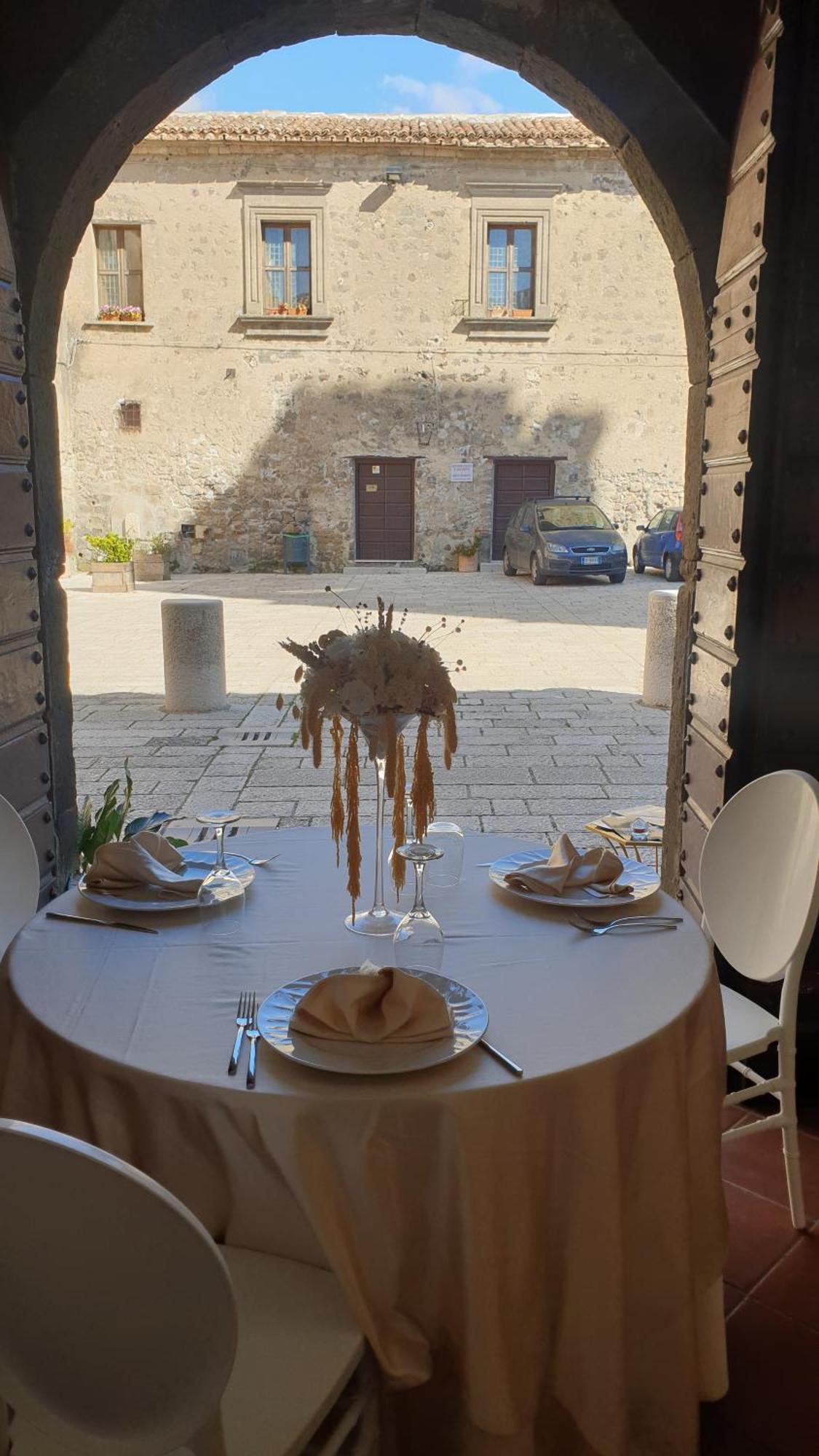 Boutique Hotel Palazzo Dei Vescovi Касертавекия Екстериор снимка