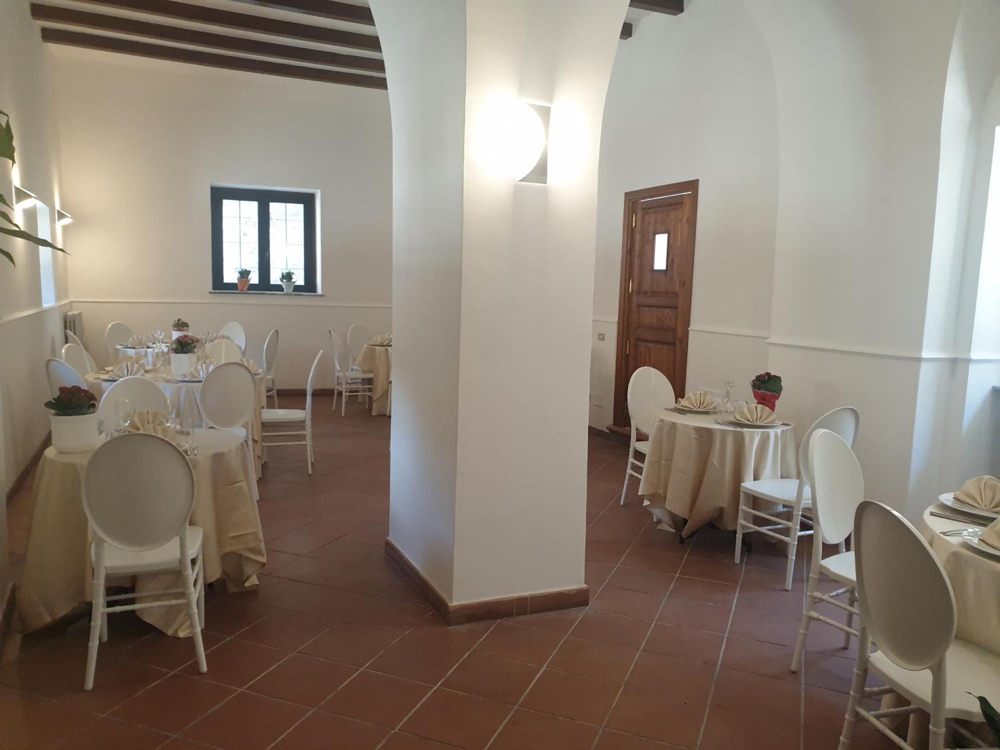 Boutique Hotel Palazzo Dei Vescovi Касертавекия Екстериор снимка