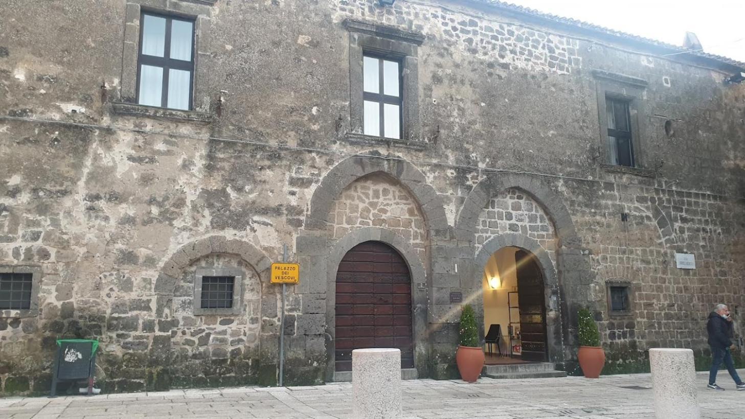 Boutique Hotel Palazzo Dei Vescovi Касертавекия Екстериор снимка