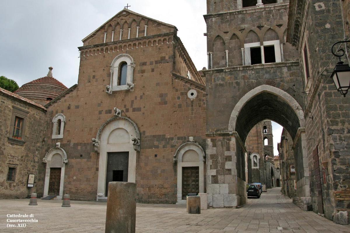 Boutique Hotel Palazzo Dei Vescovi Касертавекия Екстериор снимка